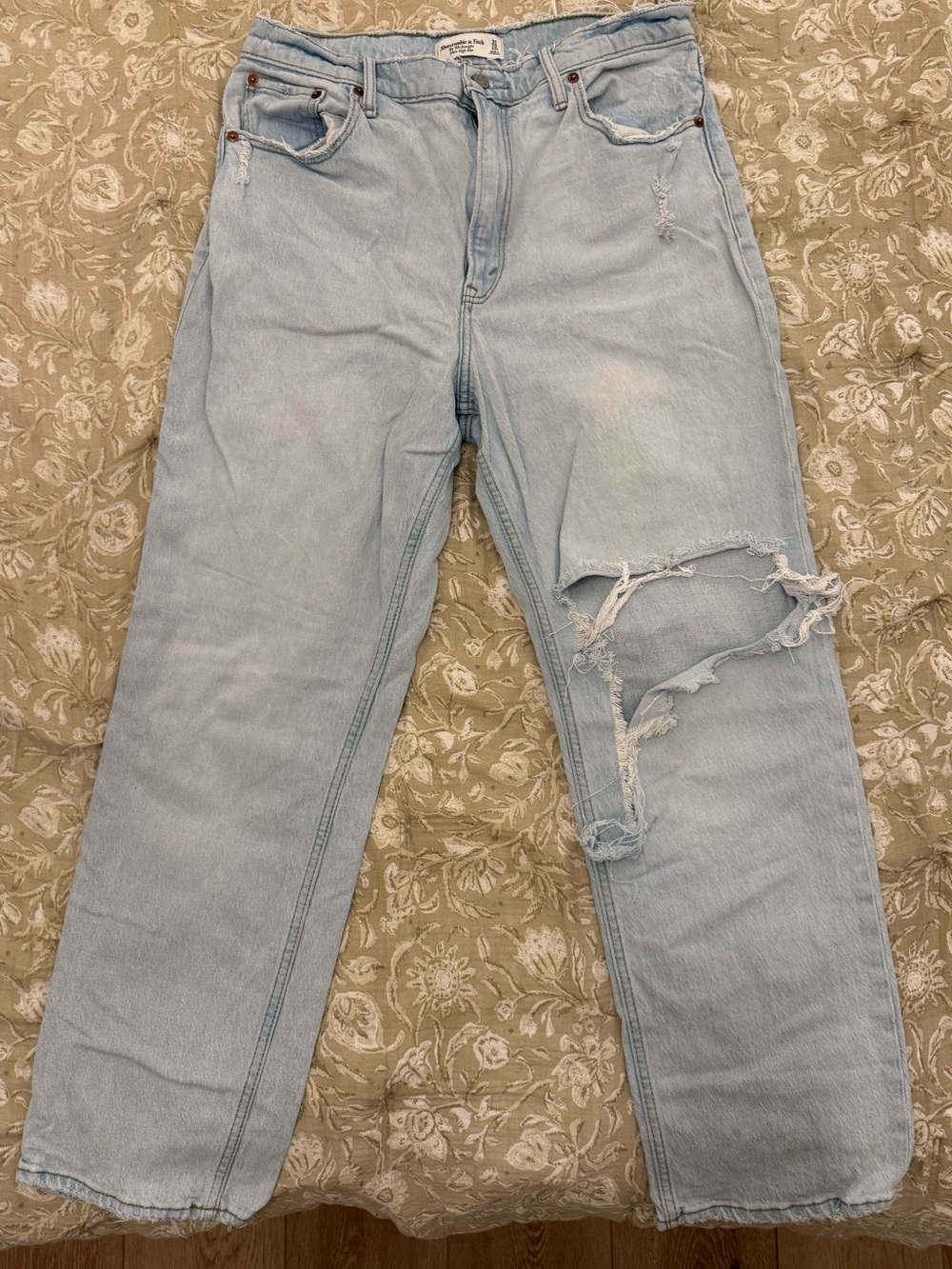 Abercrombie and Fitch 90s Straight Ultra High Rise - 31